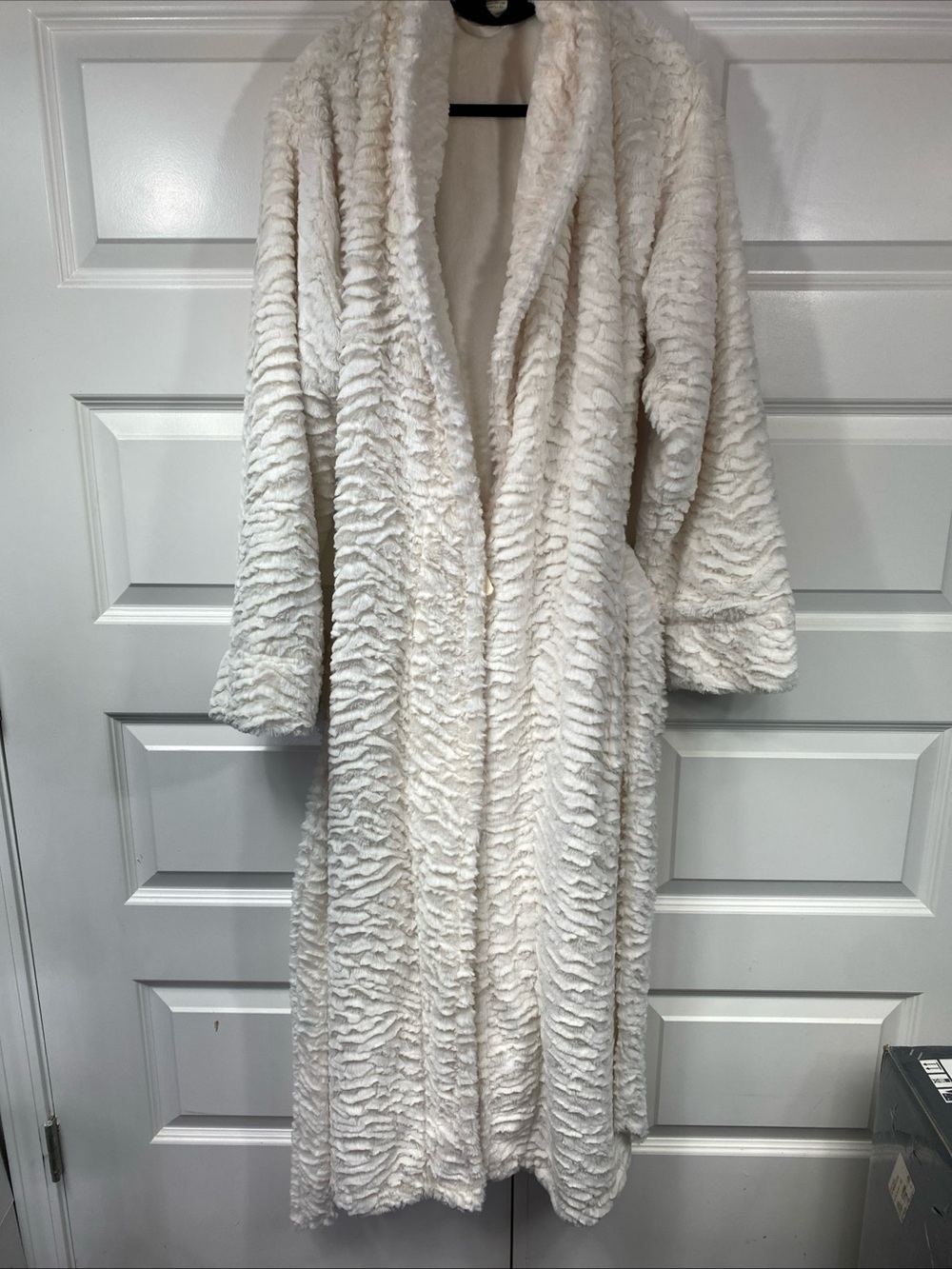 Soma Robe long plush cream fleece lined belted Faux Fur Cozy Classy Elegant S/M - Picture 3 of 9